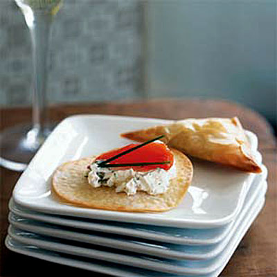 mini-smoked-salmon-pizzas