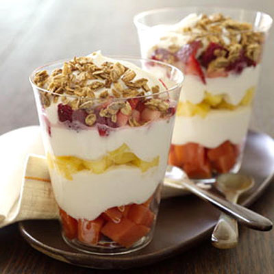 yogurt-fruit-parfait