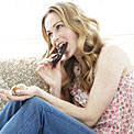 biting-dark-chocolate-20501331