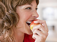woman-biting-apple