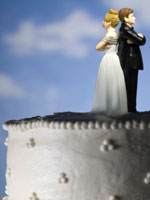 couple-wedding-cake-150