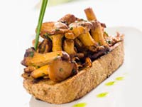mushroom-crostini