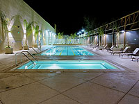golds gym pool