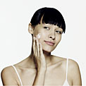 applying-cream-skin