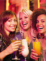 friends-sipping-cocktails