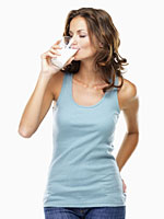 woman-drinking-milk