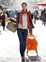 woman-market-shopping