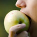 guy-eating-apple