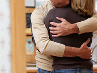 http://img2.timeinc.net/health/images/journeys/pain/couple-comfort-hug-200.jpg