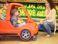 mother-kids-shopping-food