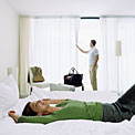 couple-arriving-at-hotelroom