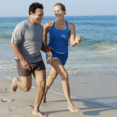 couple-exercise-beach