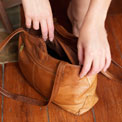 handbag-outside-clean