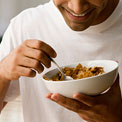 man-gout-eating