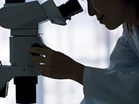 microscope-woman-dish