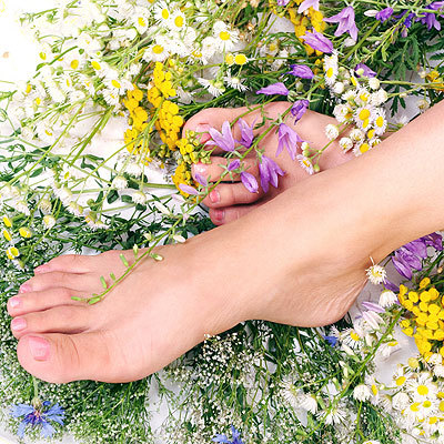 feet-flowers