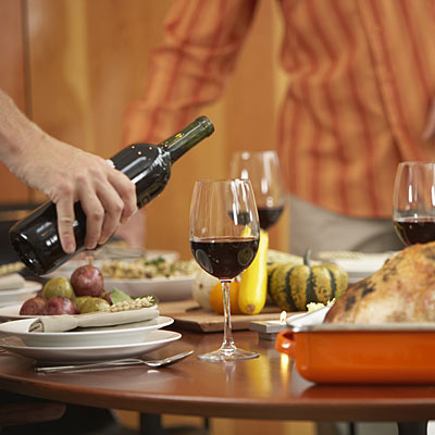 pouring-wine-table