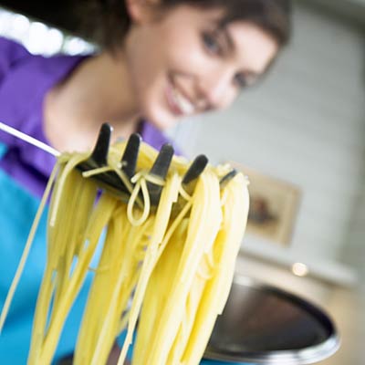 oman-cooking-spaghetti