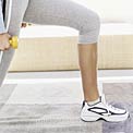 woman-lunges-carpet