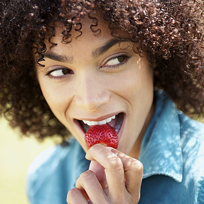 woman-strawberry-eating