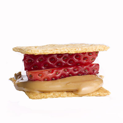 Peanut butter-strawberry sandwich - 35 Summer Foods Under 90 Calories