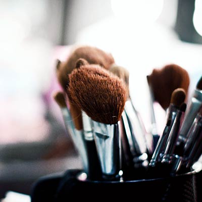 makeup-mistakes-brushes