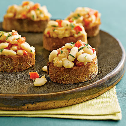 White-Bean-and-Roasted-Red-Pepper Crostini Recipe