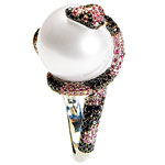 Pearl ring with 2.29 tcw diamond snake set in 18kt gold, Chopard.