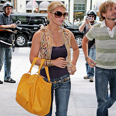 Luggage Jessica Simpson on Jessica Simpson   Celebrity It Bags   Fall Trends 2007   Fashion