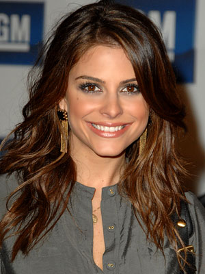     Makeup Brushes on Maria Menounos   Beachy Waves   Get Hollywood Hair   Hair   Instyle