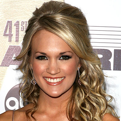 Carrie Underwood Halfup hairstyle with cascading curls