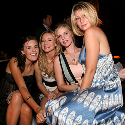 ari graynor caroline. Kelli Garner and Ari Graynor