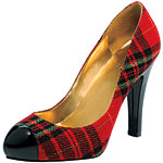 Wool and patent leather pump, Guess.