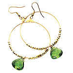 Earrings of 14kt-gold plating and peridot, Leila.
