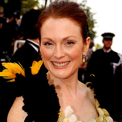 Julianne Moore highlights her defined lips.