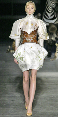 Alexander McQueen - Runway Photos - Spring 2009 Runway at InStyle.com Alexander McQueen - Runway Photos - Spring 2009 Runway at InStyle.com