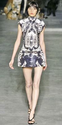 Alexander McQueen - Runway Photos - Spring 2009 Runway at InStyle.com Alexander McQueen - Runway Photos - Spring 2009 Runway at InStyle.com