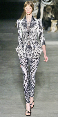 Alexander McQueen - Runway Photos - Spring 2009 Runway at InStyle.com :  chic style instyle color