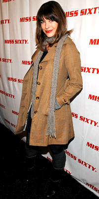 Milla Jovovich, Trench coat Trends