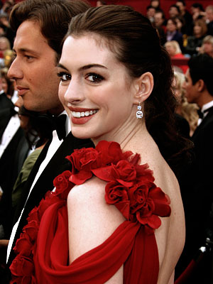 Anne Hathaway Red Lipstick. Anne Hathaway - Red Carpet