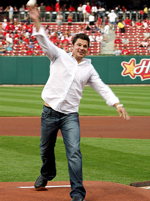 Nick Lachey, Celebrity baseball fans