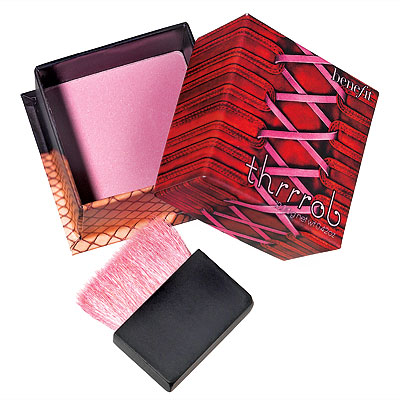 benefit blusher pose