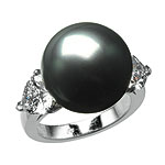 Samoa ring in 18kt gold with diamonds and Tahitian pearl, Van Cleef & Arpels.