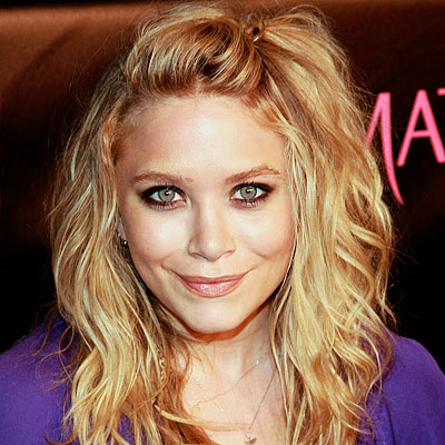 mary kate and ashley olsen hairstyles. Ashley Olsen medium length hairstyle.