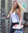 Blake Lively - American Eagle - Artist Jeans - Where Can I Find?