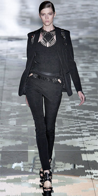 Gucci - Runway Photos - Spring 2010 Runway at InStyle.com