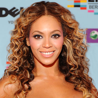 Beyonce Curly Hair 2010. out her curly hair beyonce