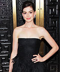 Anne Hathaway wearing Oscar de la Renta