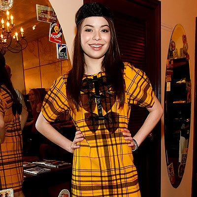 Miranda Cosgrove, Nickelodeon Kids Choice Awards Shopping Spree, Trying on plaid Beckerman bow dress at Milk, Los Angeles, i Carly