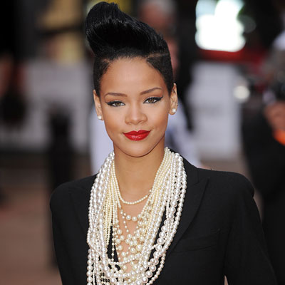 altTag= Rihanna in Alexander McQueen - UK Premiere of Inglourious Basterds - London